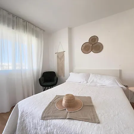 En Carihuela Con Vistas Y Plaza De Garaje, Nucleo Cristal *