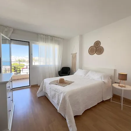 En Carihuela Con Vistas Y Plaza De Garaje, Nucleo Cristal Torremolinos