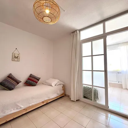 Apartamento En Carihuela Con Vistas Y Plaza De Garaje, Nucleo Cristal *