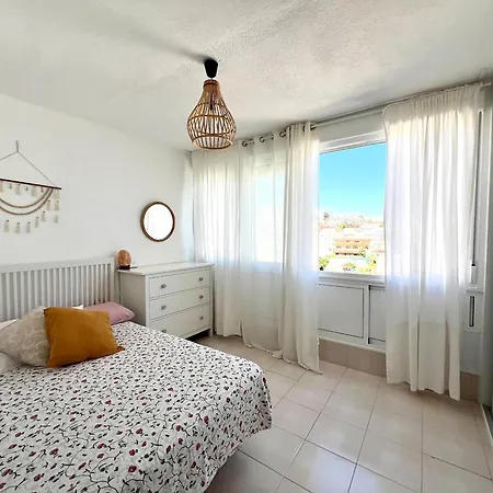Apartamento En Carihuela Con Vistas Y Plaza De Garaje, Nucleo Cristal *