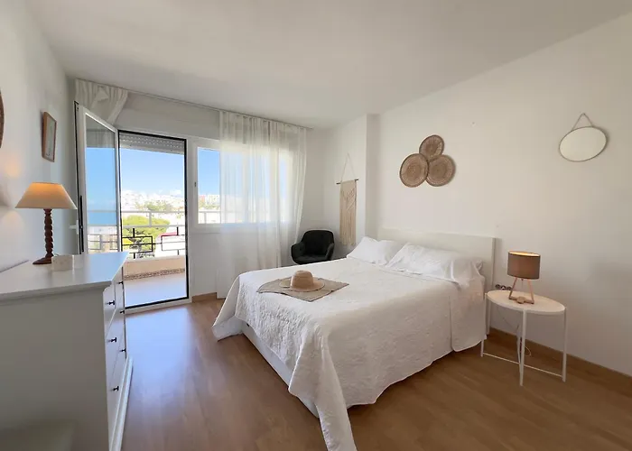 En Carihuela Con Vistas Y Plaza De Garaje, Nucleo Cristal Torremolinos