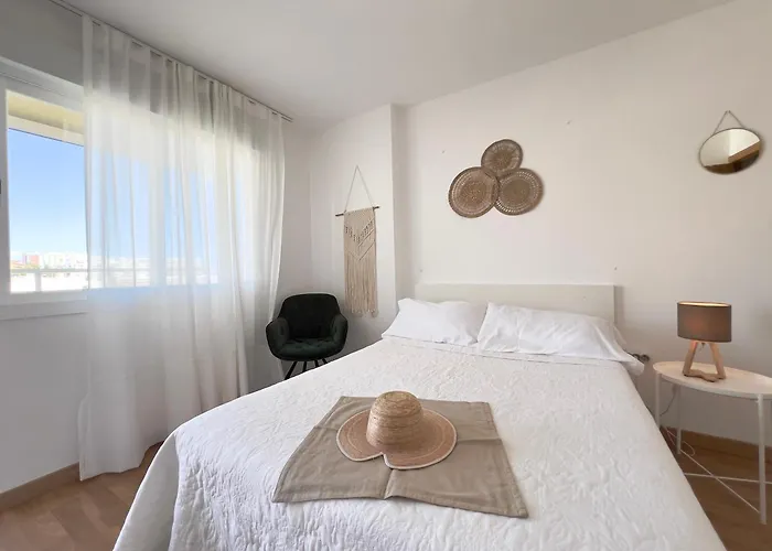 En Carihuela Con Vistas Y Plaza De Garaje, Nucleo Cristal *